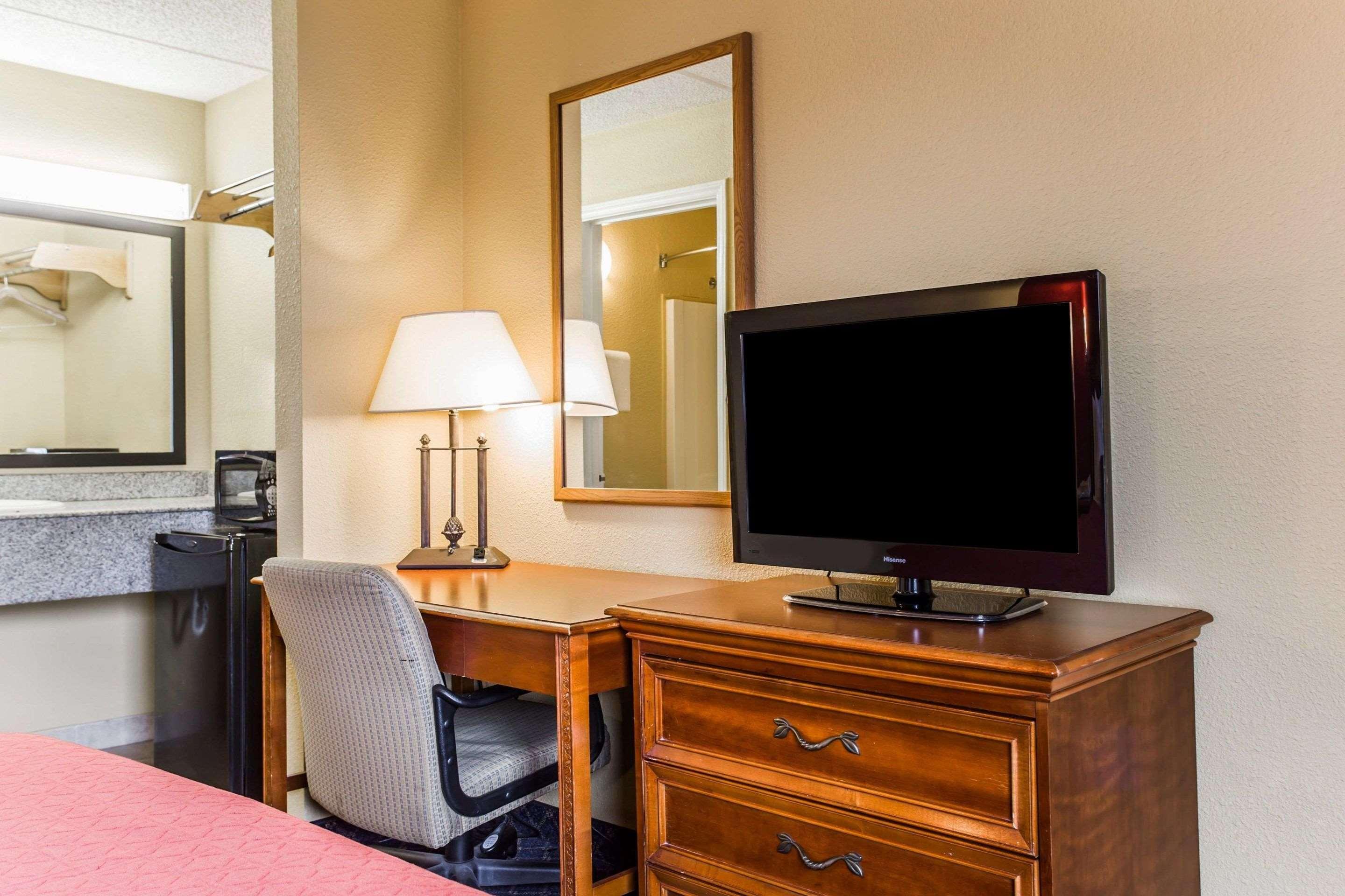 Rodeway Inn Charlotte Downtown Kültér fotó